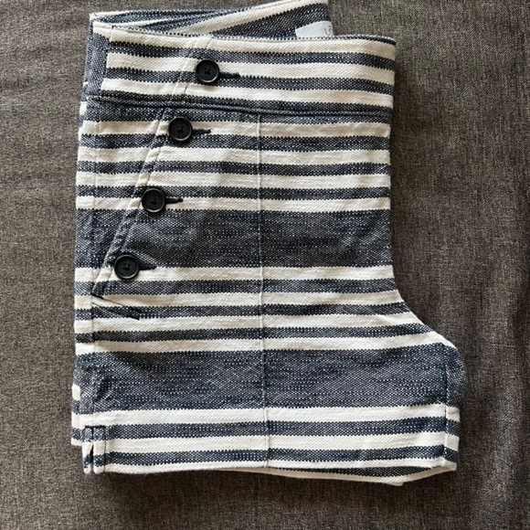 Loft Riviera Shorts - Picture 2 of 6